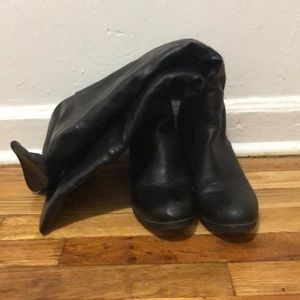 Black slouchy boots
